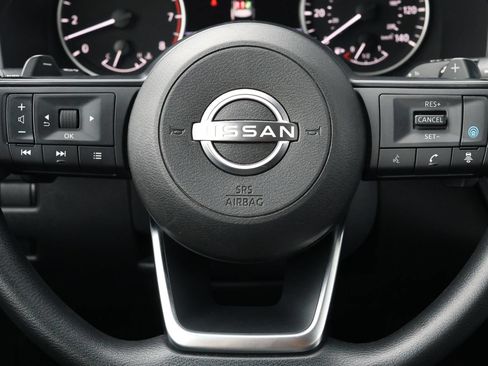 Used 2024 Nissan Rogue SV FWD image 17