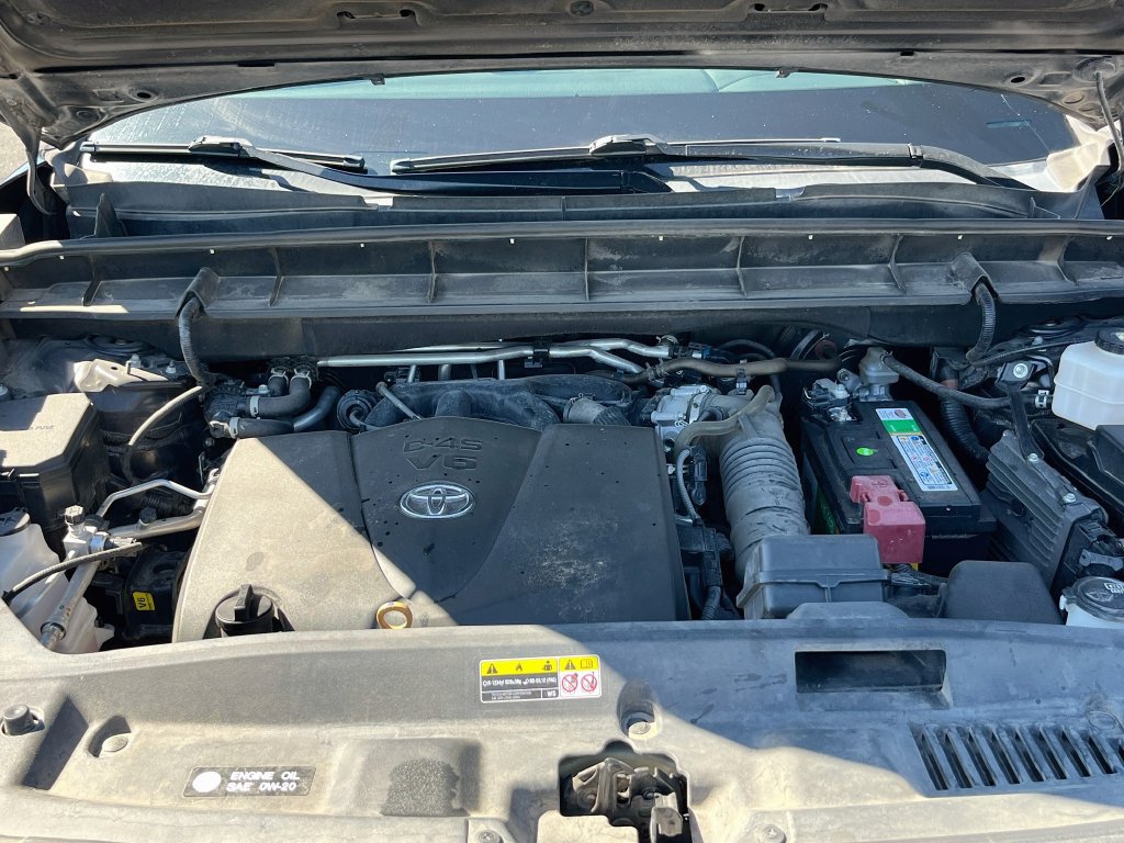 Used 2021 Toyota Highlander L FWD image 29