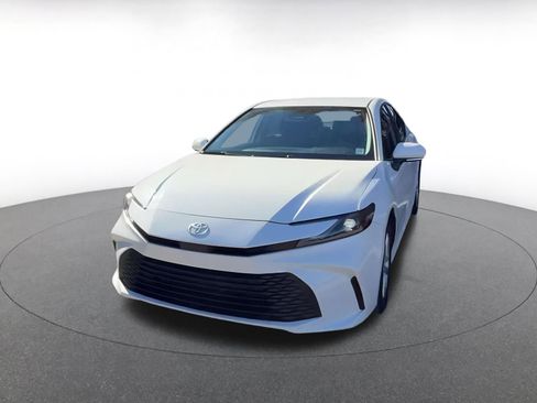Used 2025 Toyota Camry LE image 7