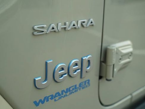 Used 2022 Jeep Wrangler Unlimited Sahara AWD/4WD image 42
