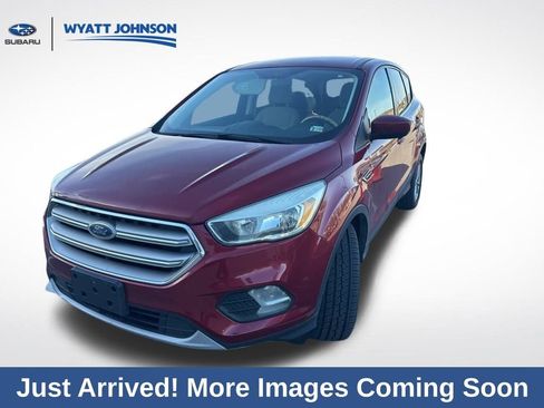 Used 2017 Ford Escape SE image 3