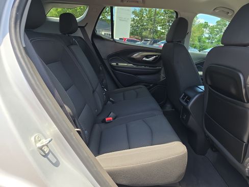 Used 2022 GMC Terrain SLE w/ Driver Convenience Package FWD image 14
