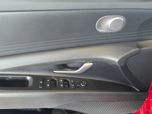 Used 2024 Hyundai Elantra SEL FWD image 8