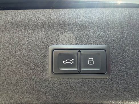 Used 2018 Audi Q3 2.0T Premium w/ Convenience Package AWD/4WD image 8