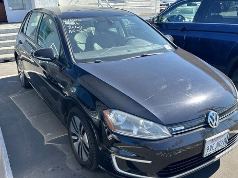 Used 2016 Volkswagen e-Golf SE image 2