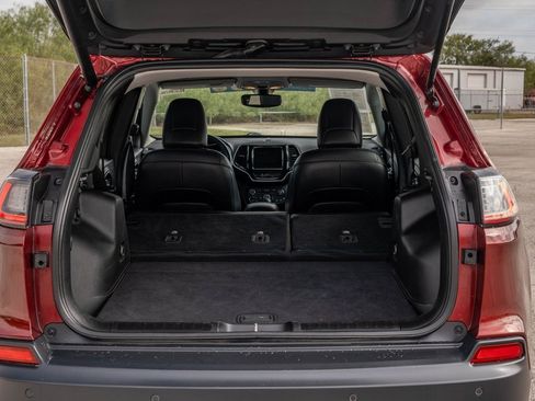 Used 2019 Jeep Cherokee Limited image 25