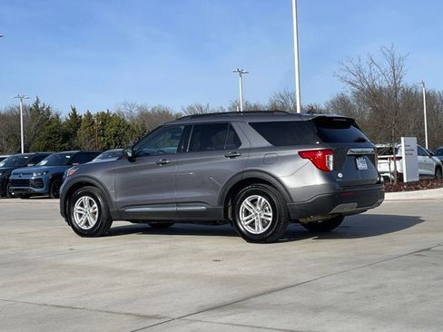 Used 2022 Ford Explorer XLT w/ Equipment Group 202A image 3