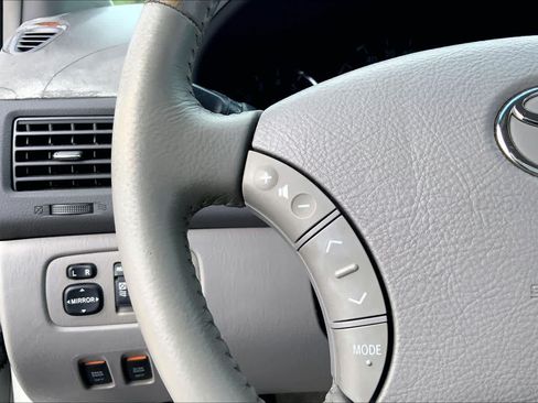 Used 2010 Toyota Sienna XLE w/ Towing Prep Pkg FWD image 22