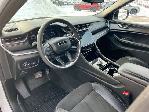 Used 2023 Jeep Grand Cherokee L Altitude image 10