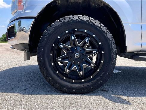 Used 2018 Ford F150 XLT w/ Equipment Group 302A Luxury AWD/4WD image 33