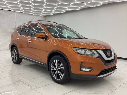 Used 2018 Nissan Rogue SL w/ Premium Package AWD/4WD image 7