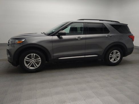 Used 2021 Ford Explorer XLT RWD image 2