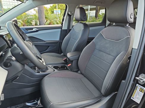 Certified 2023 Volkswagen Taos SE image 14