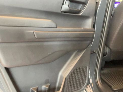 Used 2025 Toyota Tacoma SR5 AWD/4WD image 28