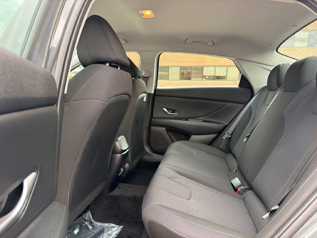 Used 2026 Hyundai Elantra SE FWD image 13
