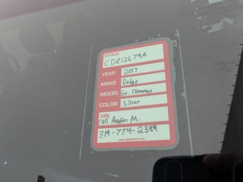 Used 2017 Dodge Grand Caravan SE image 28