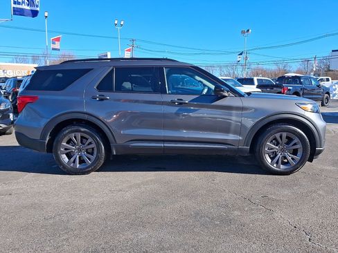 Used 2023 Ford Explorer XLT w/ Equipment Group 202A image 8