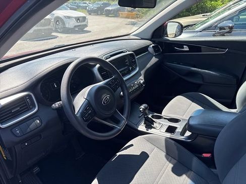 Used 2017 Kia Sorento AWD image 38