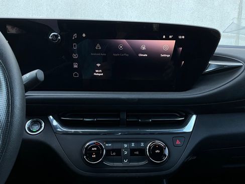 Used 2025 Buick Envista Preferred image 25