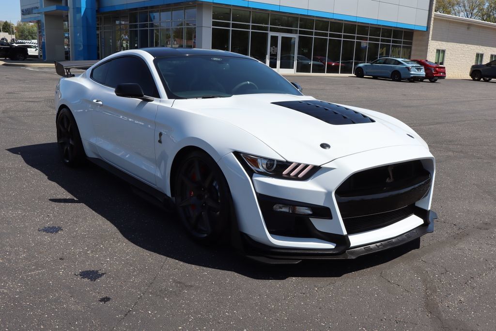 Used 2021 Ford Mustang Shelby GT500 w/ Carbon Fiber Track Pack RWD image 2