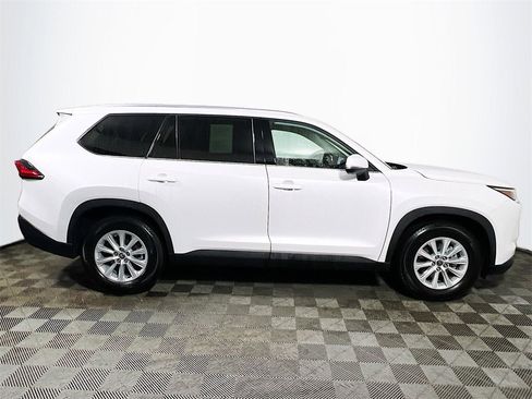 Certified 2025 Toyota Grand Highlander AWD image 9