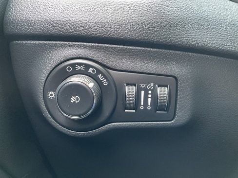 Used 2018 Jeep Compass Latitude w/ Popular Equipment Group image 26