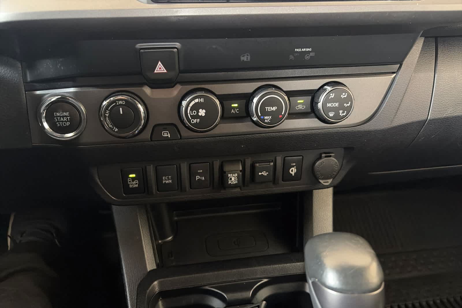 Used 2020 Toyota Tacoma TRD Sport w/ Technology Package AWD/4WD image 20
