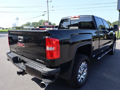 Used 2017 GMC Sierra 2500 Denali w/ Duramax Plus Package AWD/4WD image 5