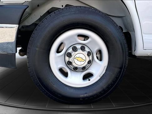 Used 2025 Chevrolet Express 2500 LT w/ LT Preferred Equipment Group RWD image 10