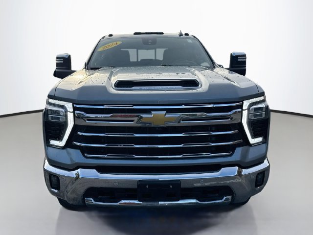 Used 2024 Chevrolet Silverado 3500 LTZ w/ LTZ Premium Package AWD/4WD image 2