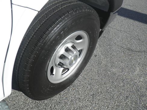 Used 2024 Chevrolet Express 2500 w/ Driver Convenience Package image 9