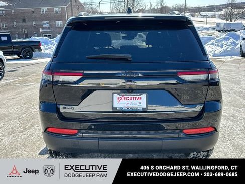Used 2023 Jeep Grand Cherokee Altitude AWD/4WD image 3