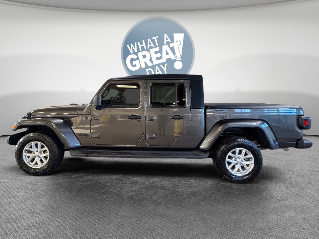 Used 2023 Jeep Gladiator Sport AWD/4WD image 7