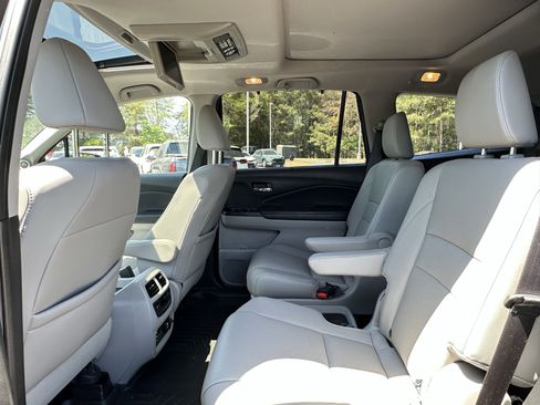 Used 2017 Honda Pilot Elite image 9