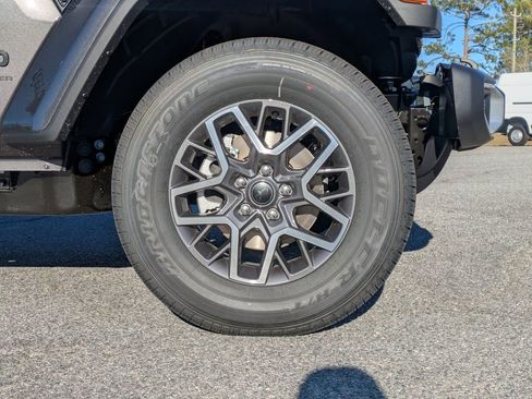 New 2026 Jeep Wrangler Unlimited Sahara AWD/4WD image 13