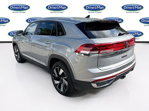 Used 2025 Volkswagen Atlas Cross Sport SE FWD image 5