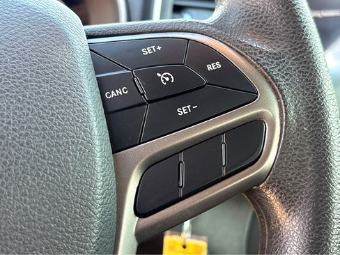 Used 2019 Jeep Cherokee Latitude w/ Popular Appearance Group image 14