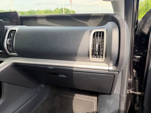 Certified 2025 Ford Expedition Active AWD/4WD image 27