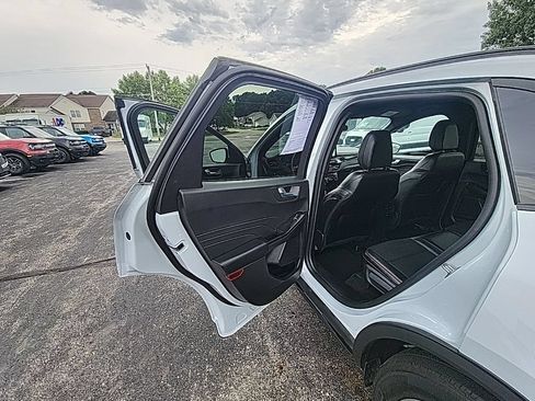 Used 2025 Ford Escape ST-Line Select AWD/4WD image 20
