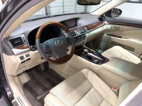 Used 2013 Lexus LS 460 w/ Ultra Luxury Pkg RWD image 12
