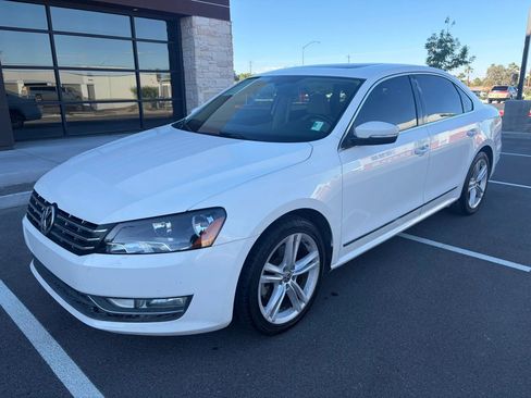 Used 2013 Volkswagen Passat TDI SEL Premium image 2