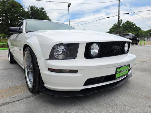 Used 2007 Ford Mustang GT RWD image 3