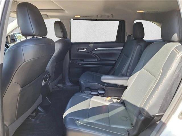 Used 2019 Toyota Highlander Limited FWD image 10