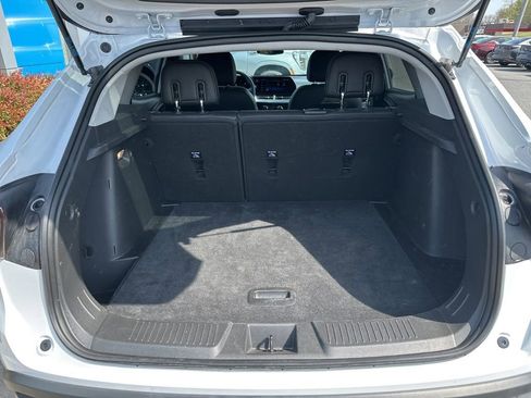 Used 2025 Chevrolet Trax LT FWD image 12