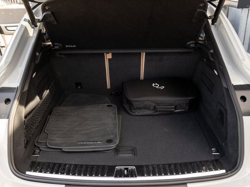 Used 2023 Porsche Cayenne Platinum Edition image 31