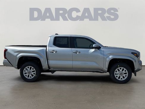 Used 2026 Toyota Tacoma SR5 AWD/4WD image 3