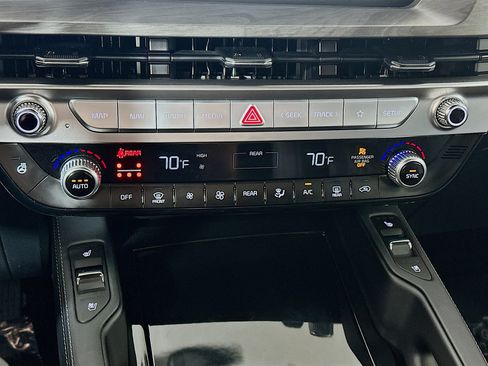 Used 2025 Kia Telluride AWD image 16