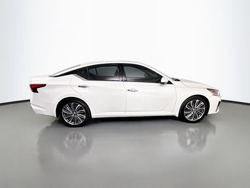 Used 2024 Nissan Altima 2.5 SL FWD image 11