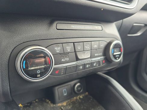 Used 2020 Ford Escape Titanium image 29