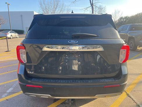 Used 2022 Ford Explorer XLT w/ Equipment Group 202A image 5